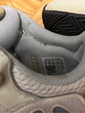 Adidas Yeezy Boost 700 Analog (size 7.5)